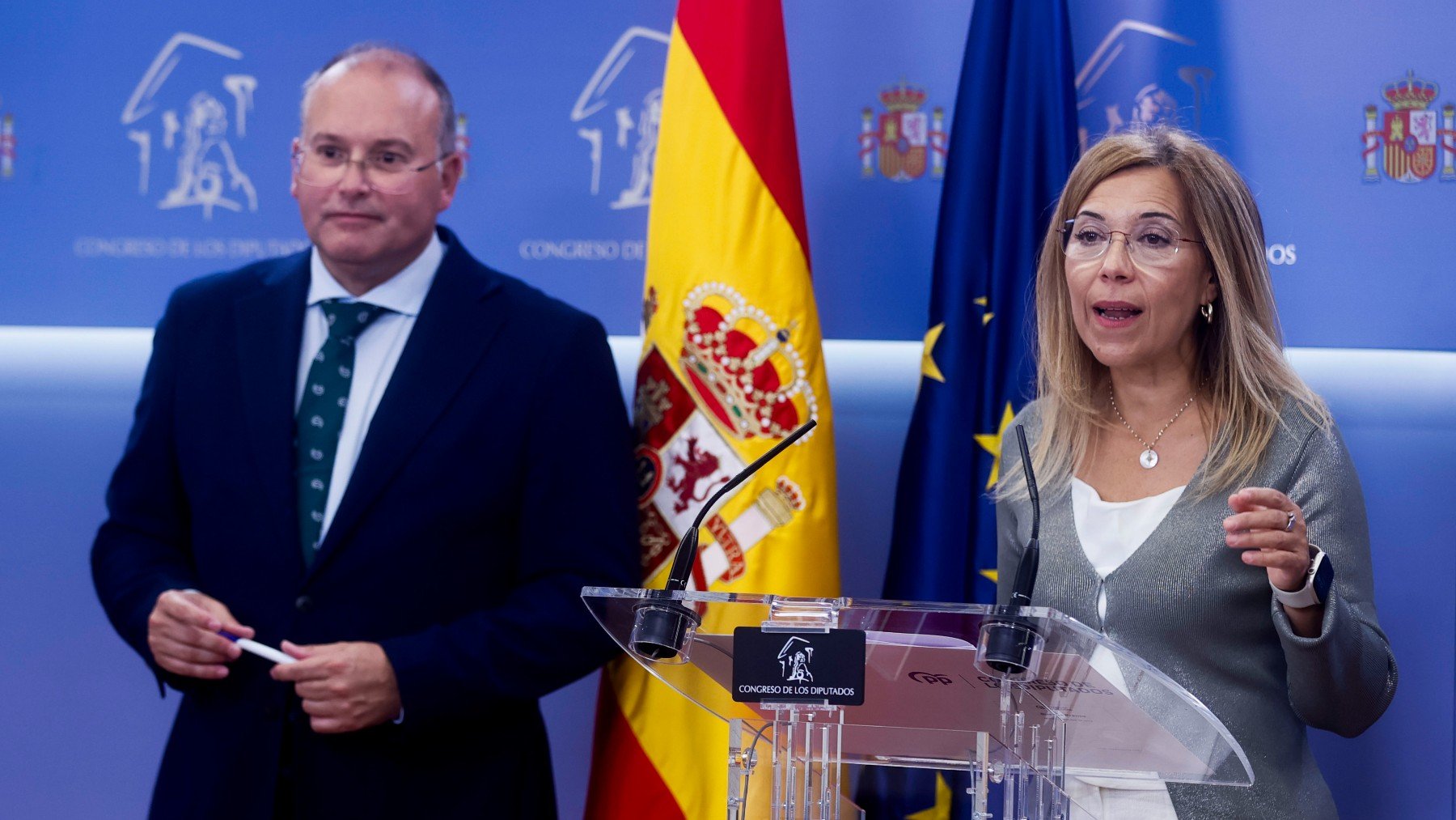 Ana Alós y Miguel Tellado. (Foto: EFE)