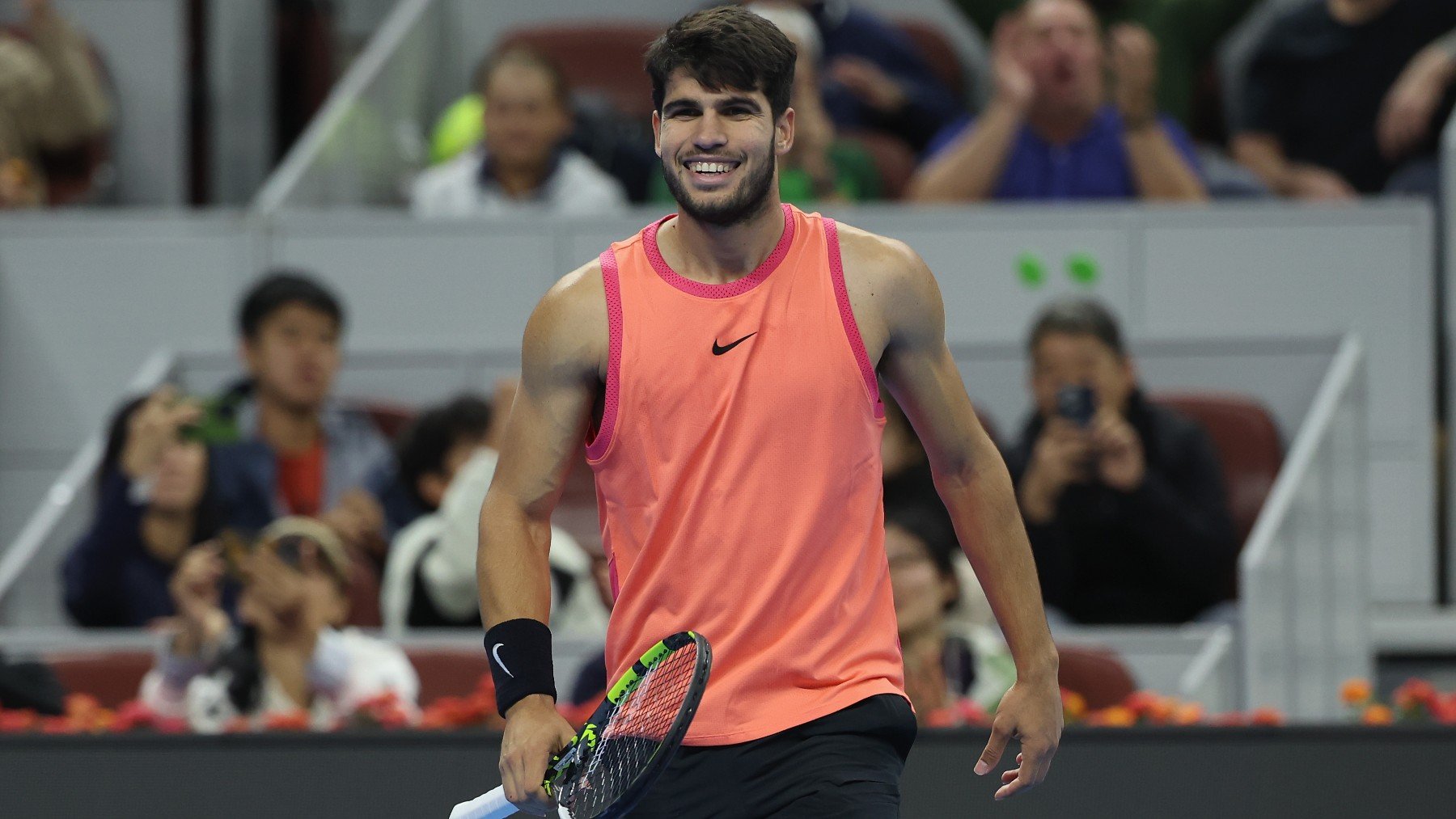 Carlos Alcaraz durante un partido en el ATP 500 de Pekín. (Getty)