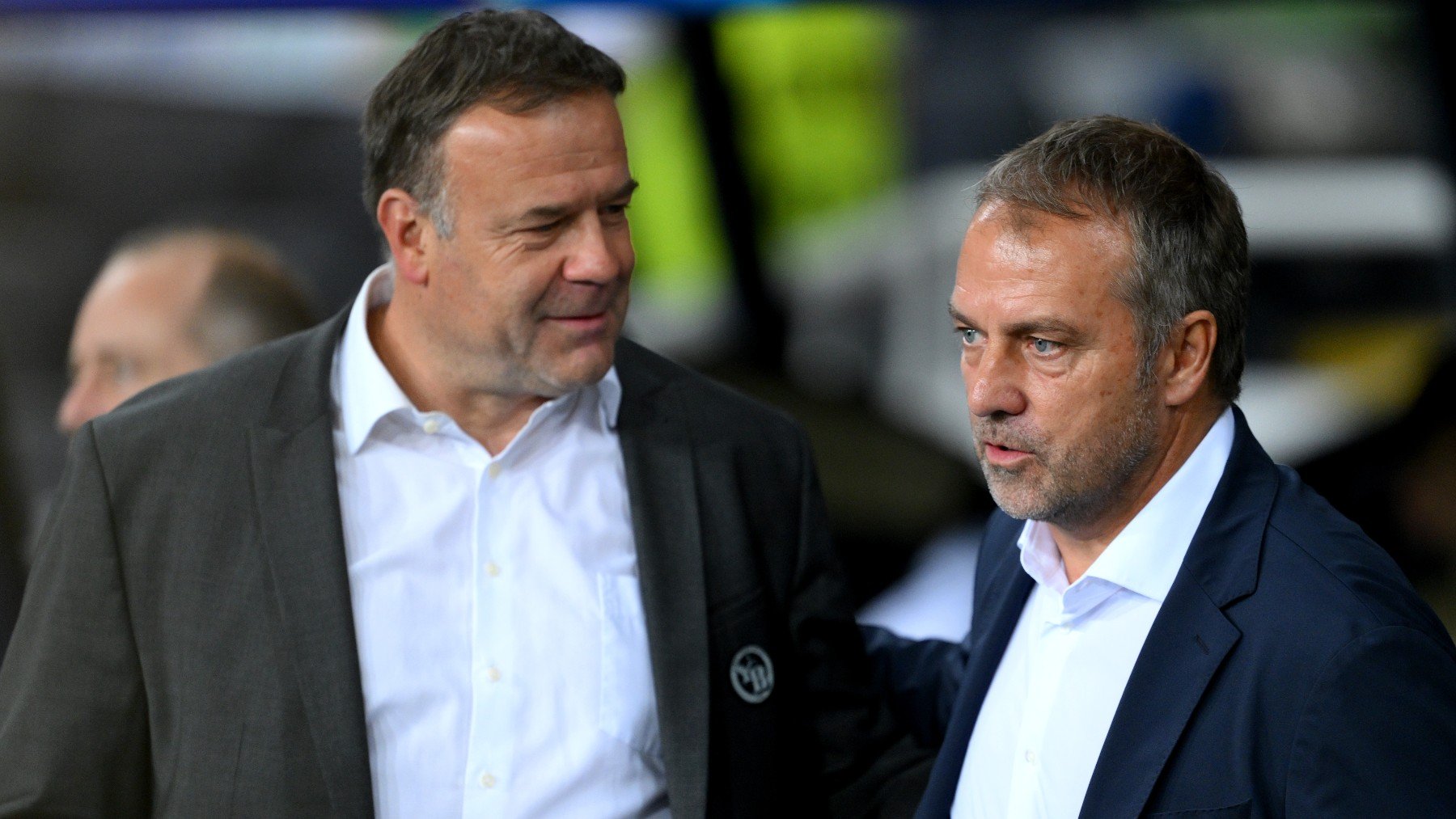 Hansi Flick junto al entrenador del Young Boys. (Getty)