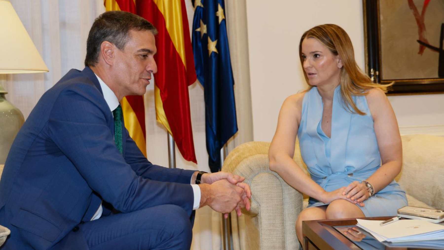 El presidente del Gobierno, Pedro Sánchez, con la presidenta del Govern, Marga Prohens.