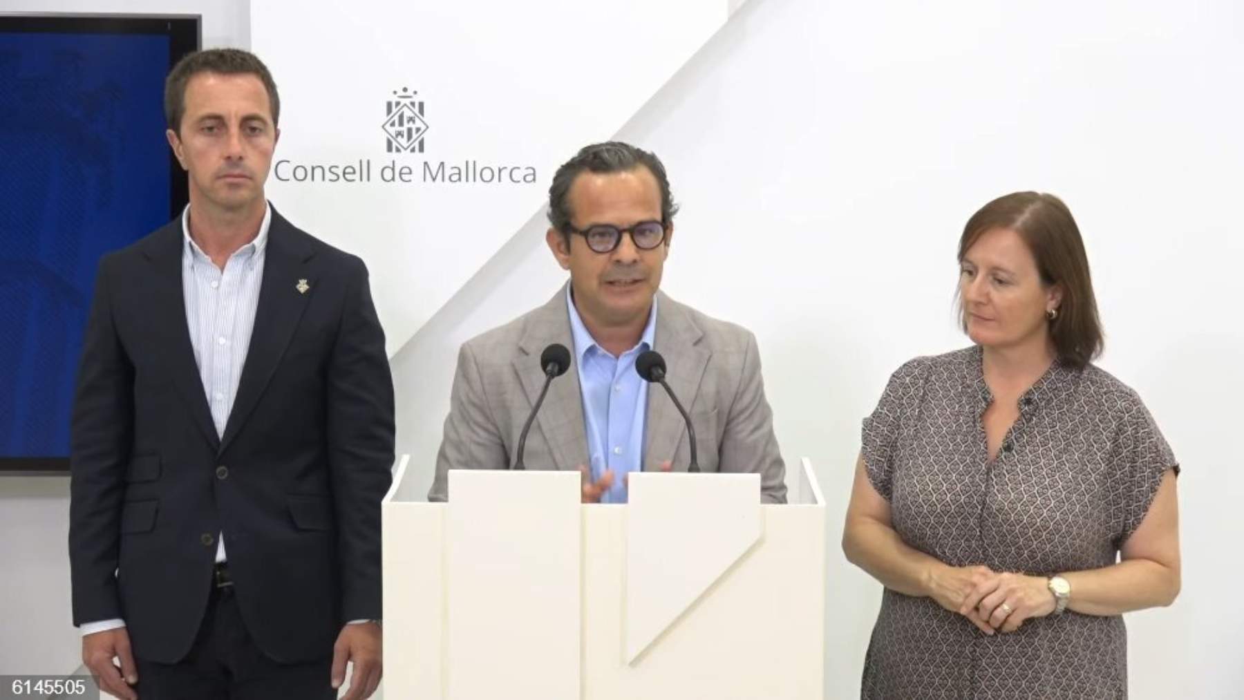 El presidente del Consell de Mallorca, Llorenç Galmés, con el conseller ejecutivo de Presidencia, Toni Fuster.