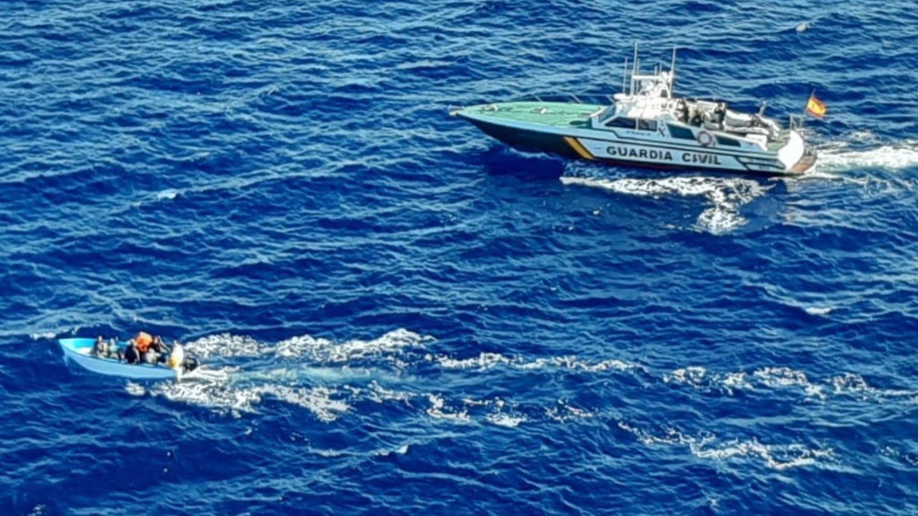 Una patera localizada por la Guardia Civil