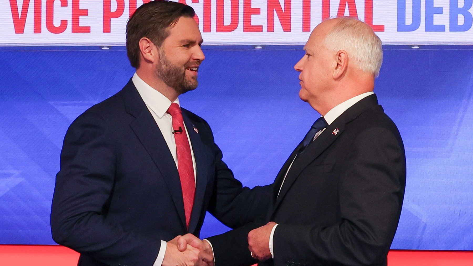 J. D. Vance y Tim Walz. (Fotos: Europa Press)