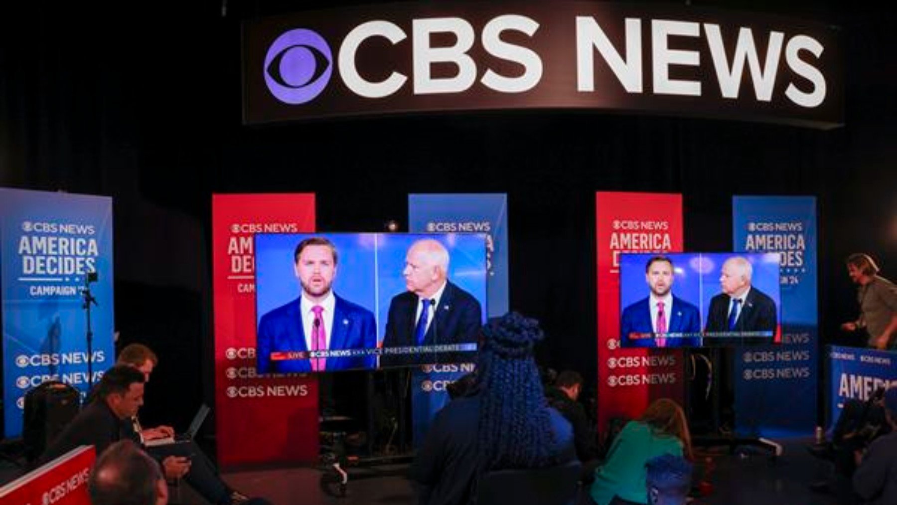 Vance y Walz durante el debate. (Foto: Efe)