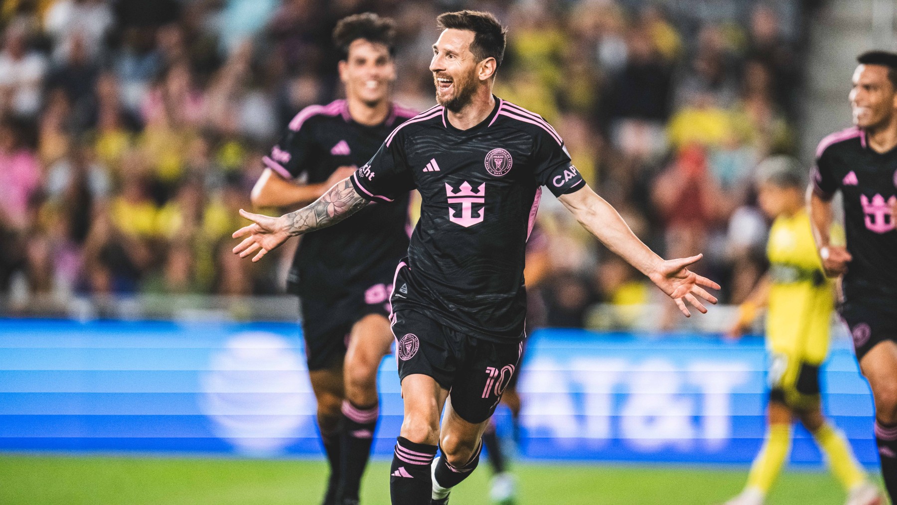 Leo Messi celebra uno de sus goles ante el Columbus Crew en la MLS. (EFE)