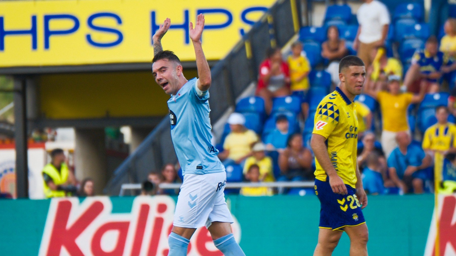 Iago Aspas, tras ser expulsado. (EFE)