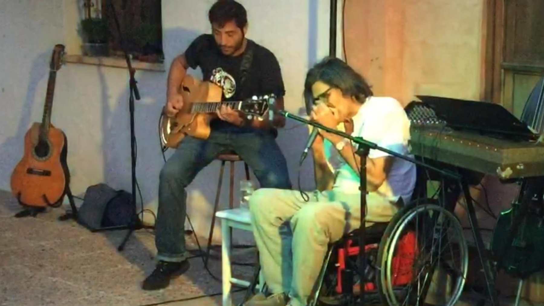 Víctor Uris y el guitarrista Pedro Riestra el 25 de julio de 2015.