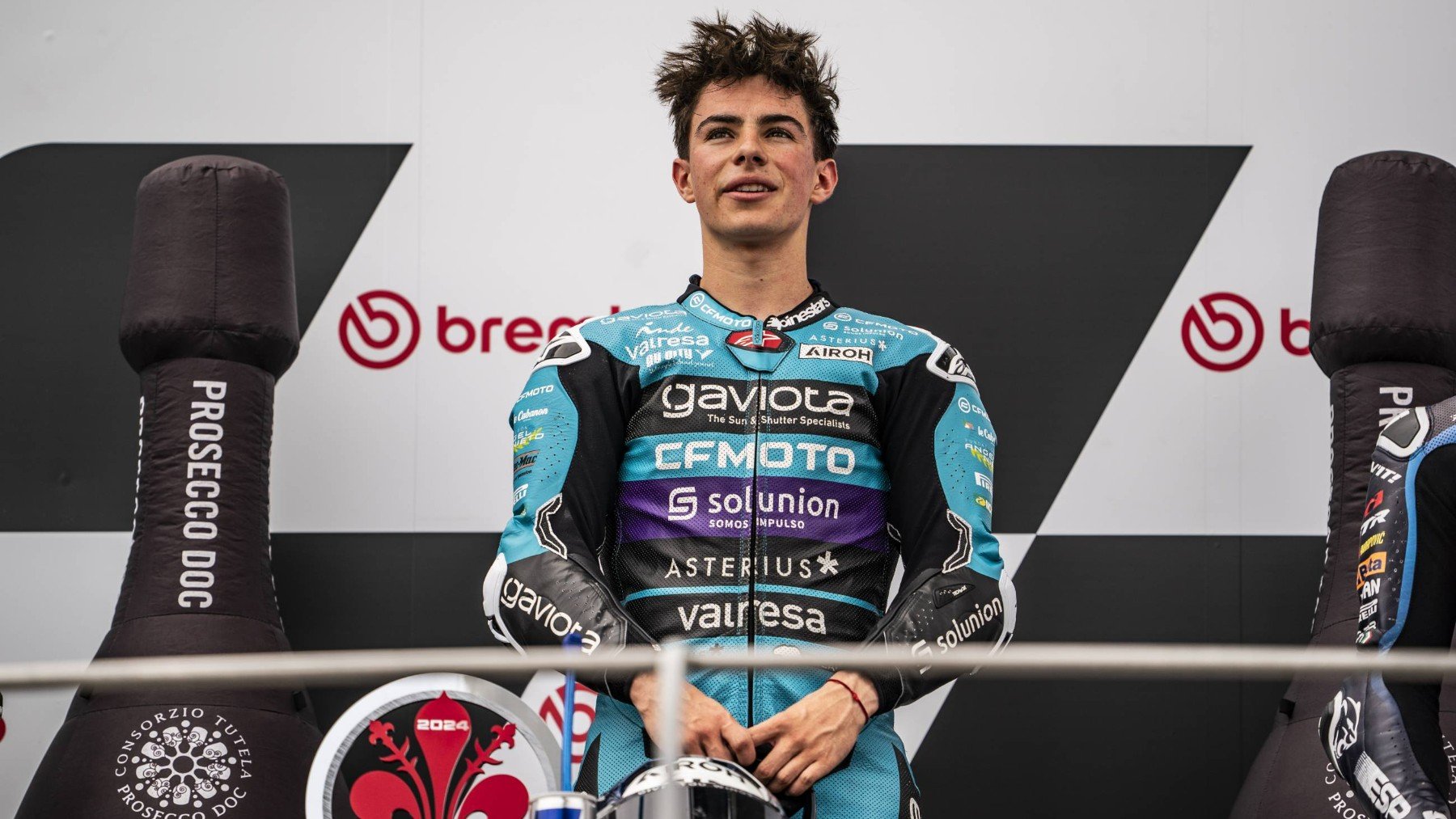 David Alonso, en el podio de Motegi tras conseguir la victoria y proclamarse campeón del mundo de Moto3. (Aspar Team)