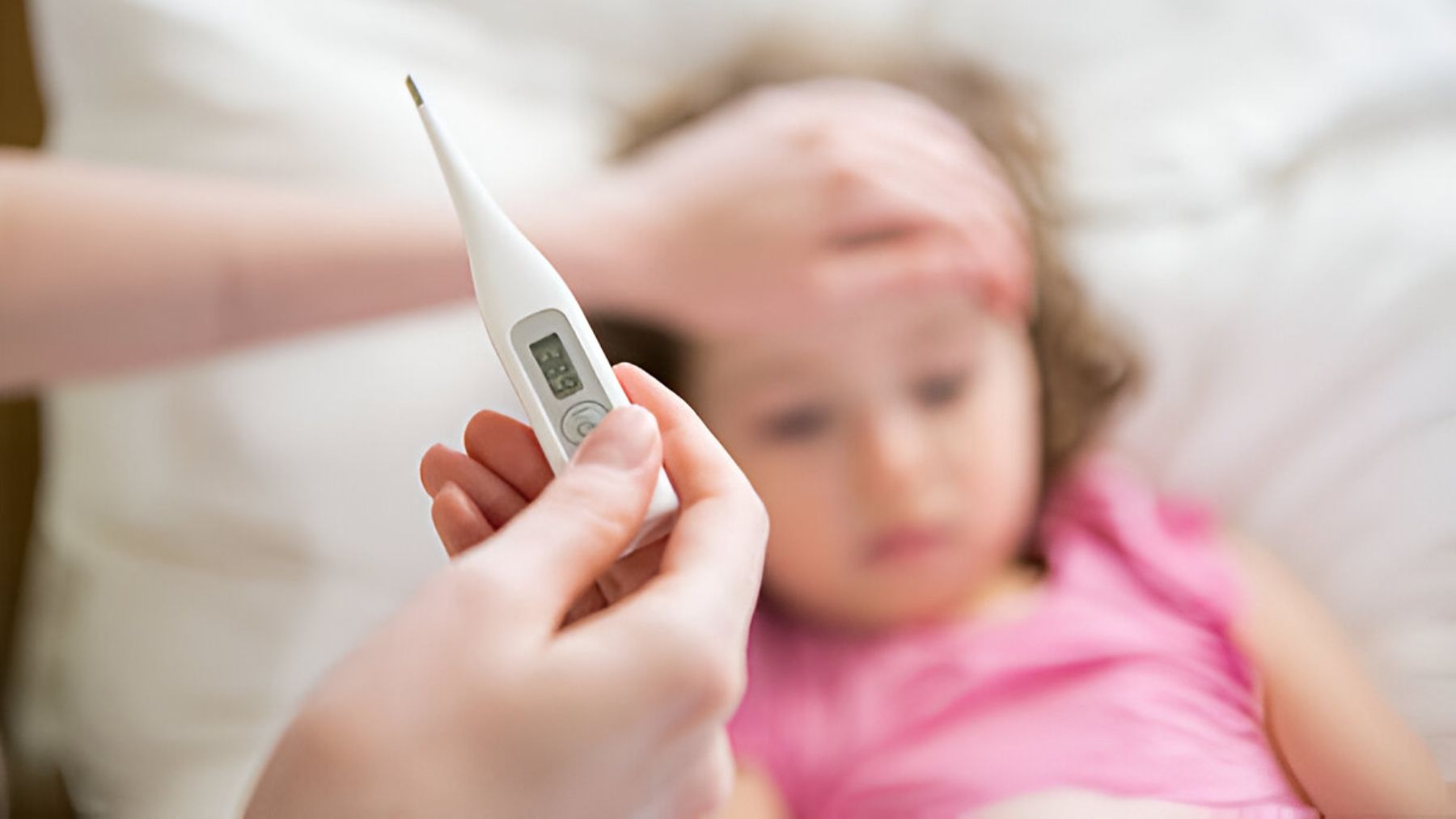 Niña con fiebre.