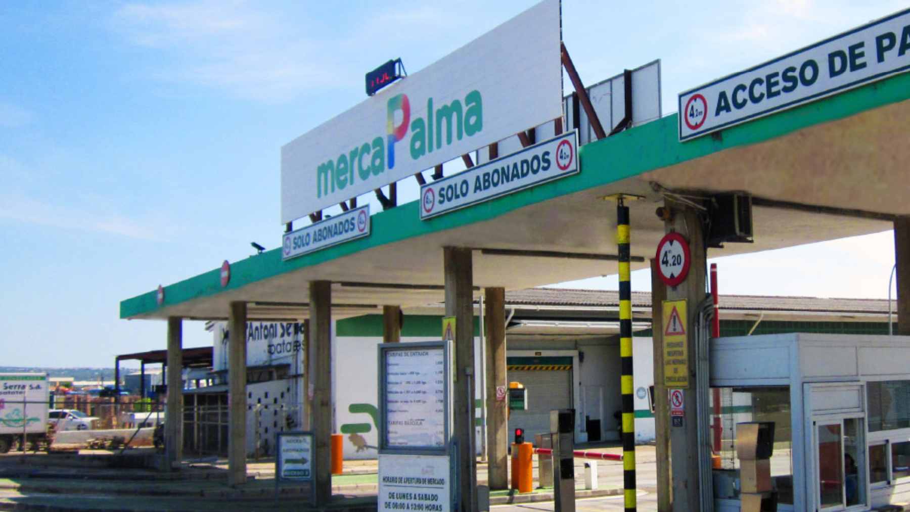 Entrada a las instalaciones de Mercapalma.