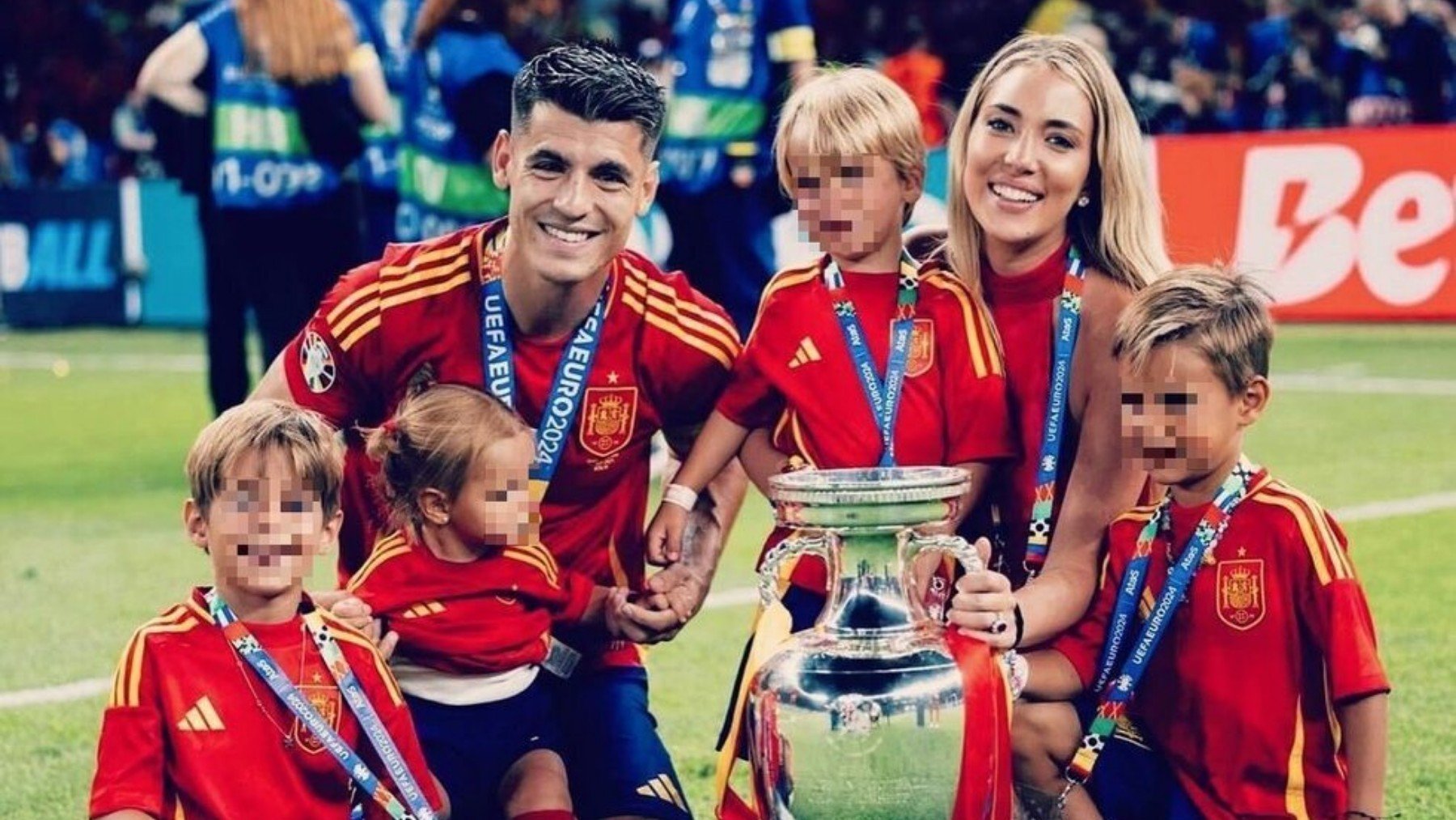 Morata, Alice Campello y sus hijos.