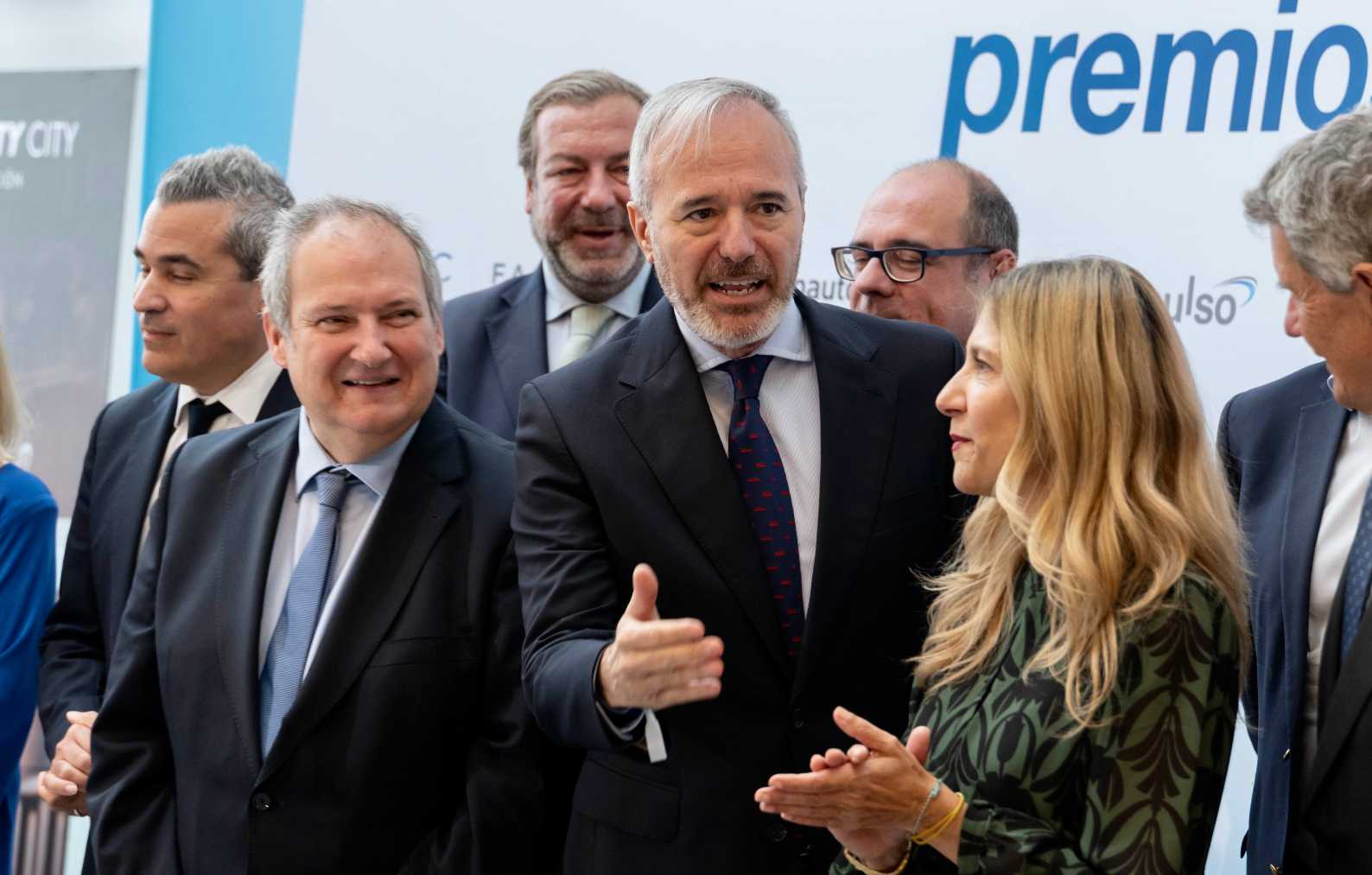 El ministro Jordi Hereu, Jorge Azcón y Mar Vaquero.