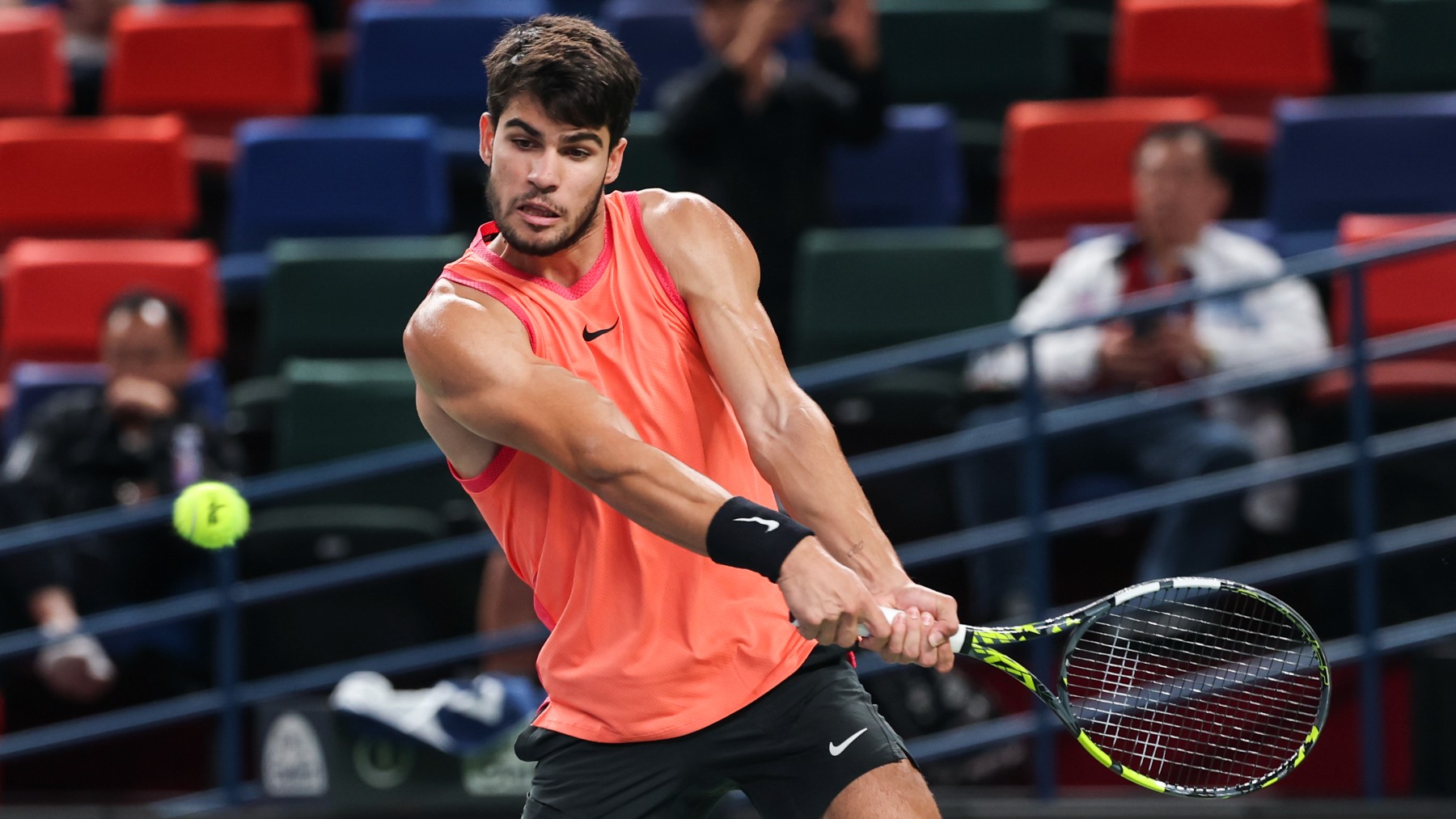 Carlos Alcaraz, en un partido en el Masters 1000 de Shanghai. (Getty)