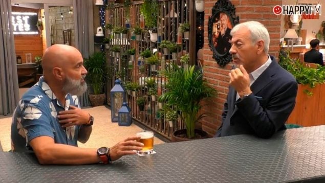 Carlos Sobera se muestra contundente con Tomás en 'First Dates'. (Mediaset)