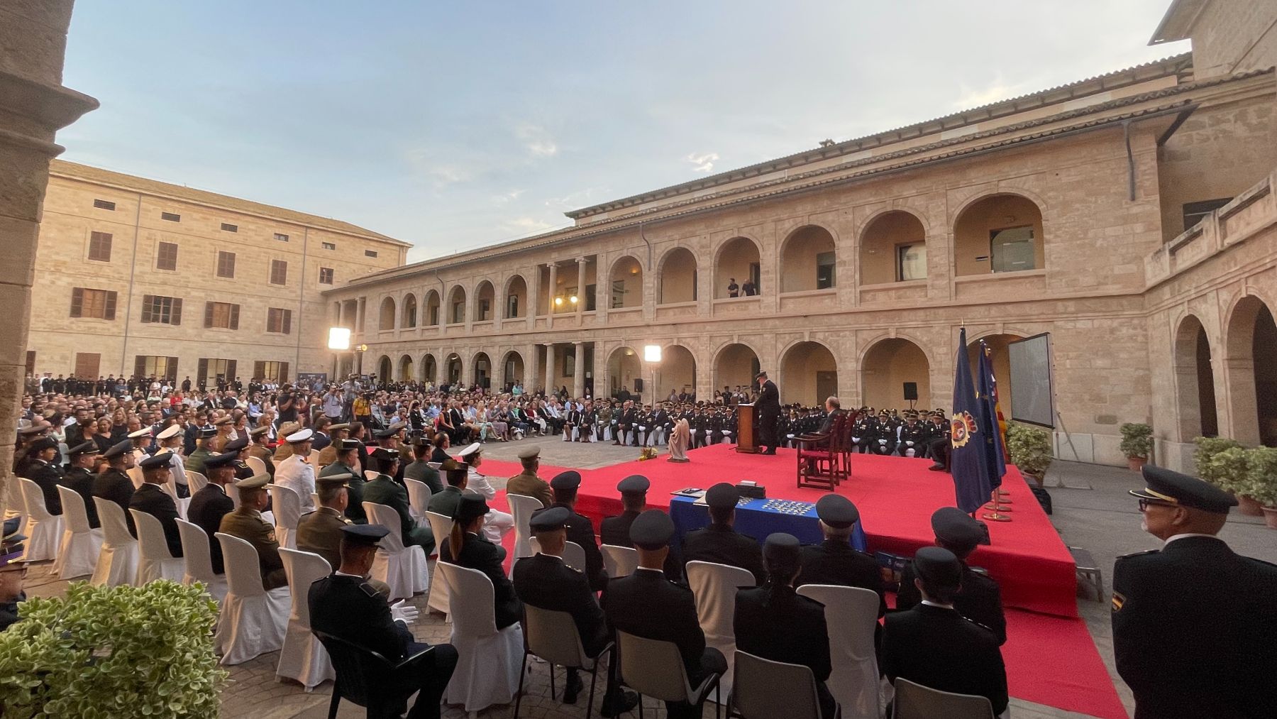 El patio de La Misericordia de Palma acogió el acto del Día del Patrón de la Policía Nacional.