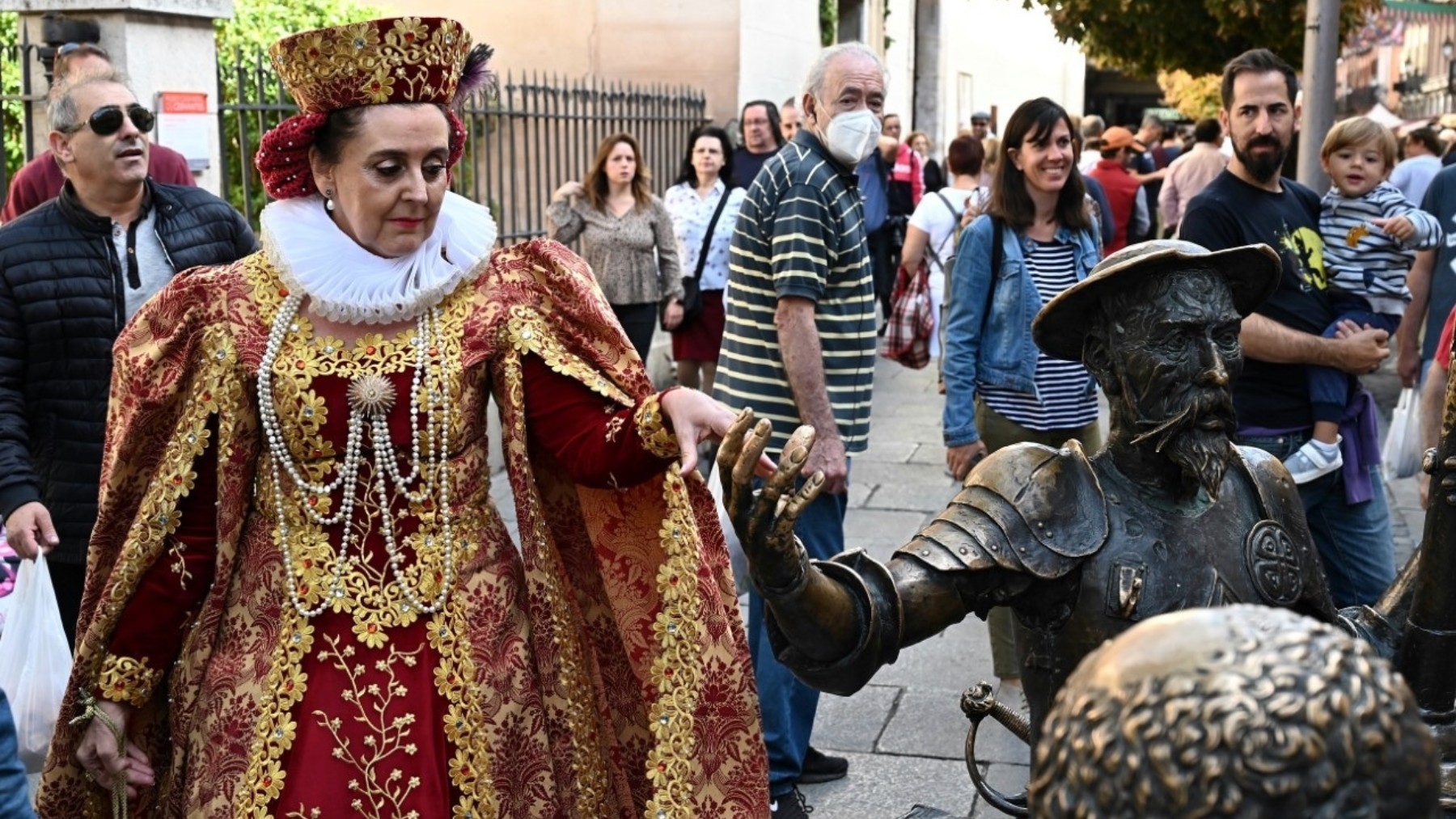 Mercado cervantino en Alcalá de Henares. (EP)