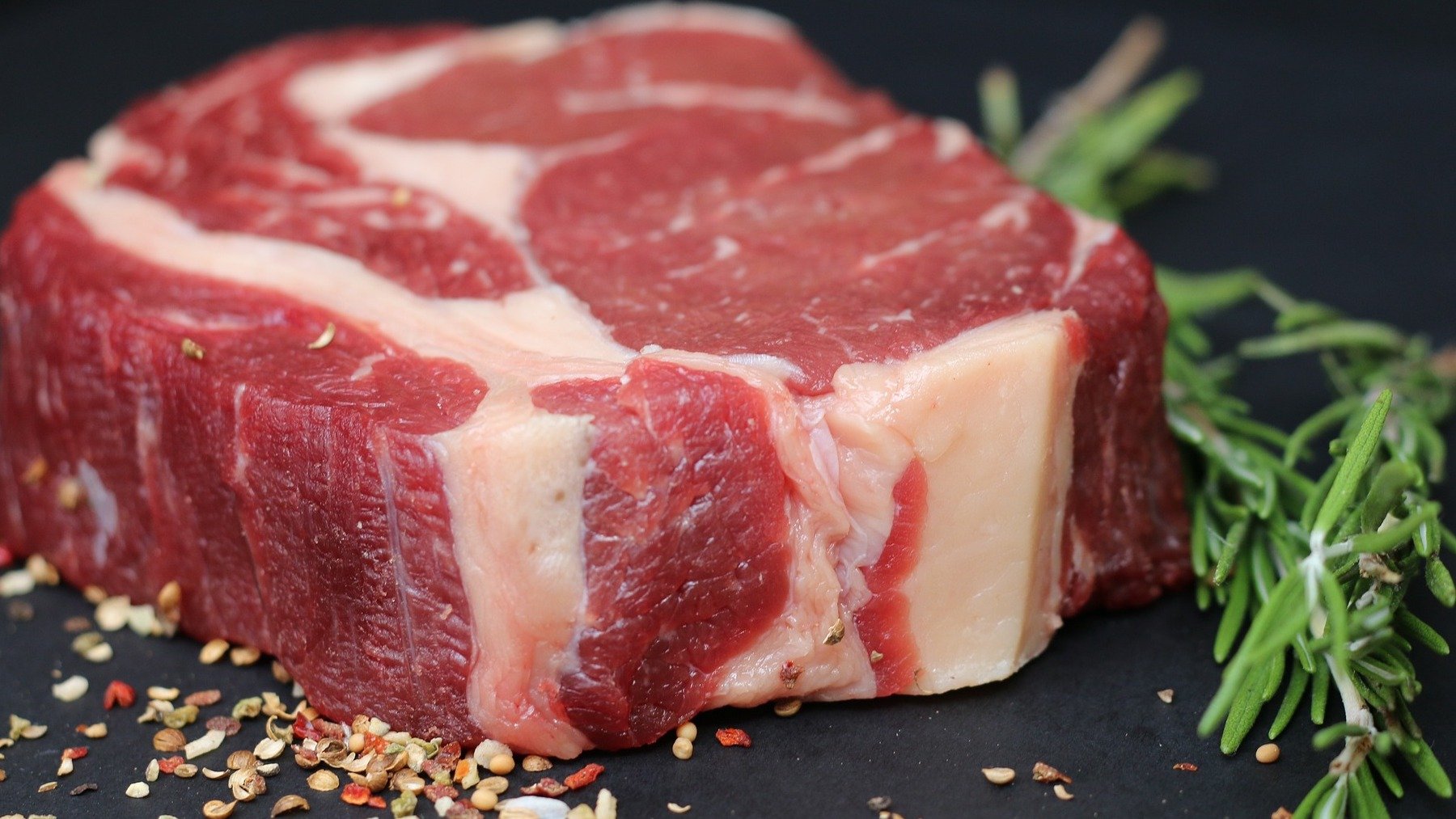 Plato de carne.