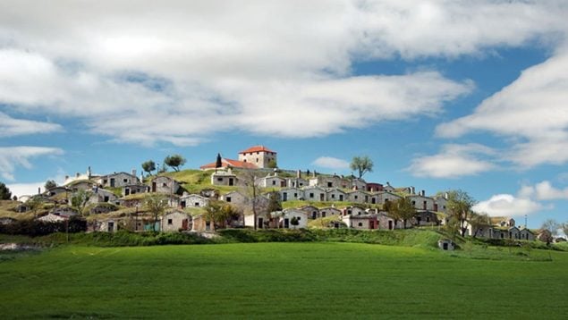 Así es el pueblo español que parece una aldea de 'El señor de los anillos'.