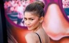 Adiós al eyeliner negro: la tendencia elegante y natural que realza la mirada y ya usan Zendaya y Miley Cyrus