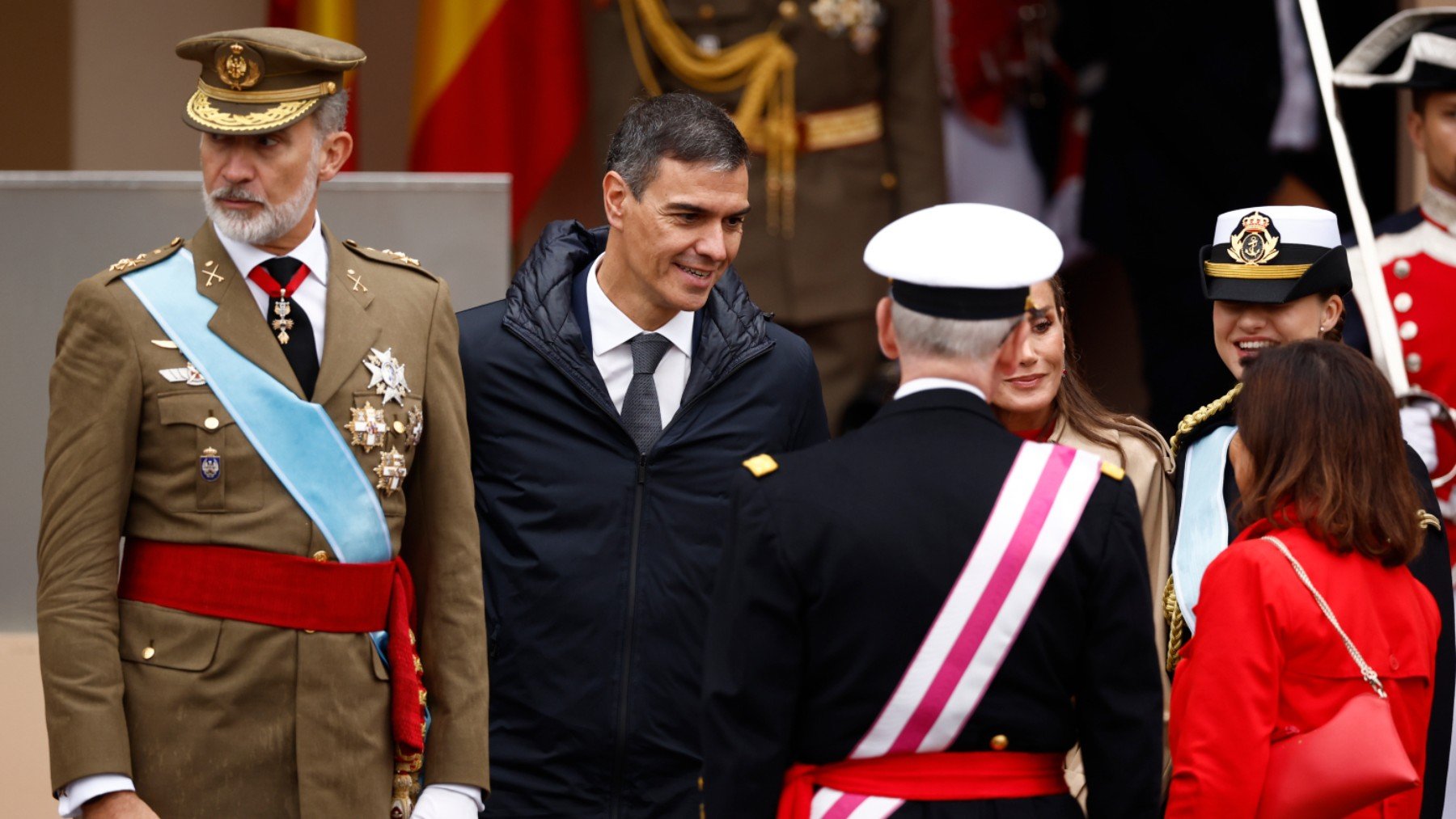 Pedro Sánchez junto a los Reyes y la princesa Leonor. (Foto: Efe)