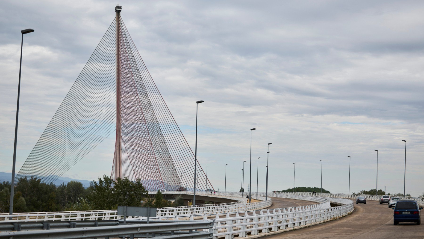 Imagen del puente de Talavera. (Foto: Efe)