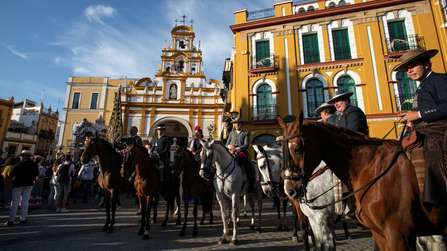 Salida de la Hermandad del Rocío de la Macarena. (Foto: EP)