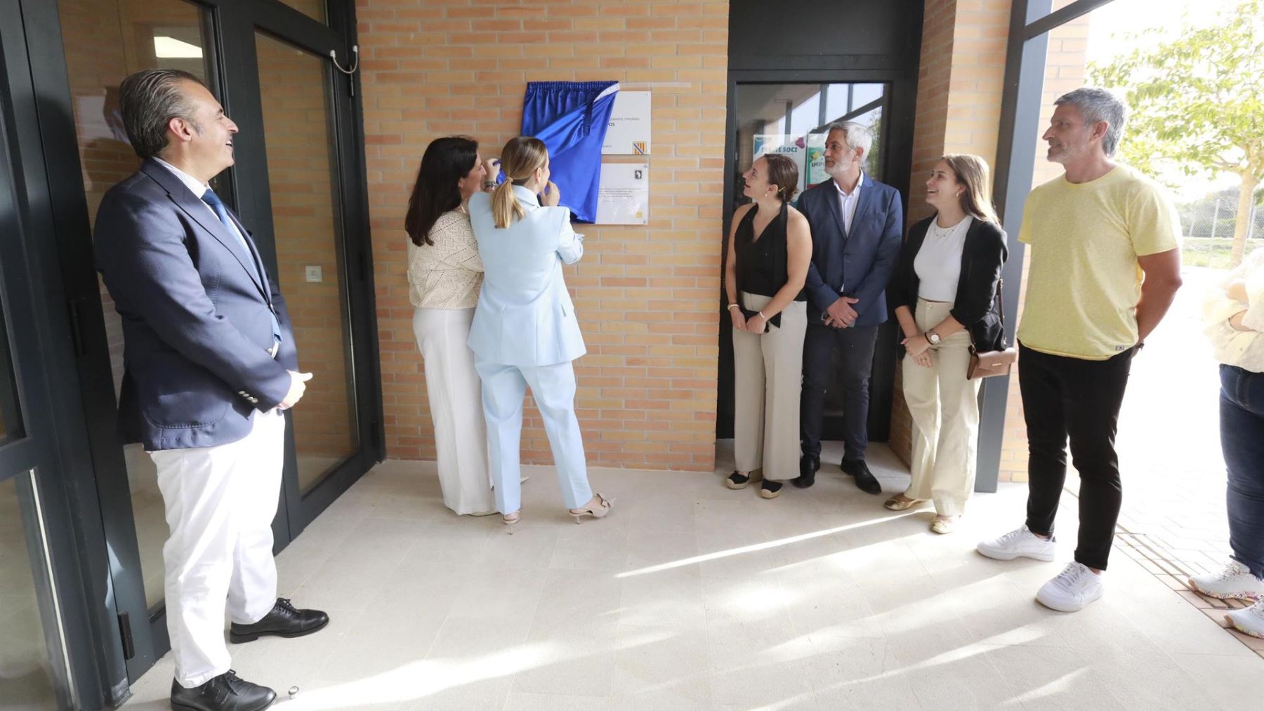 La presidenta del Govern, Marga Prohens, inaugura el nuevo CEIP de Campos.