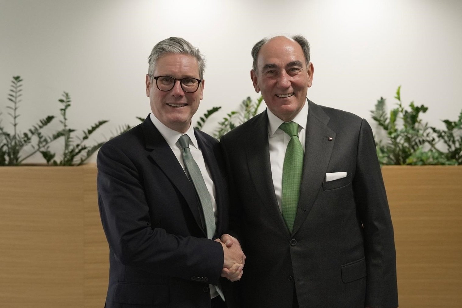 El presidente de Iberdrola, Ignacio Galán, y Keir Starmer, primer ministro de Reino Unido.