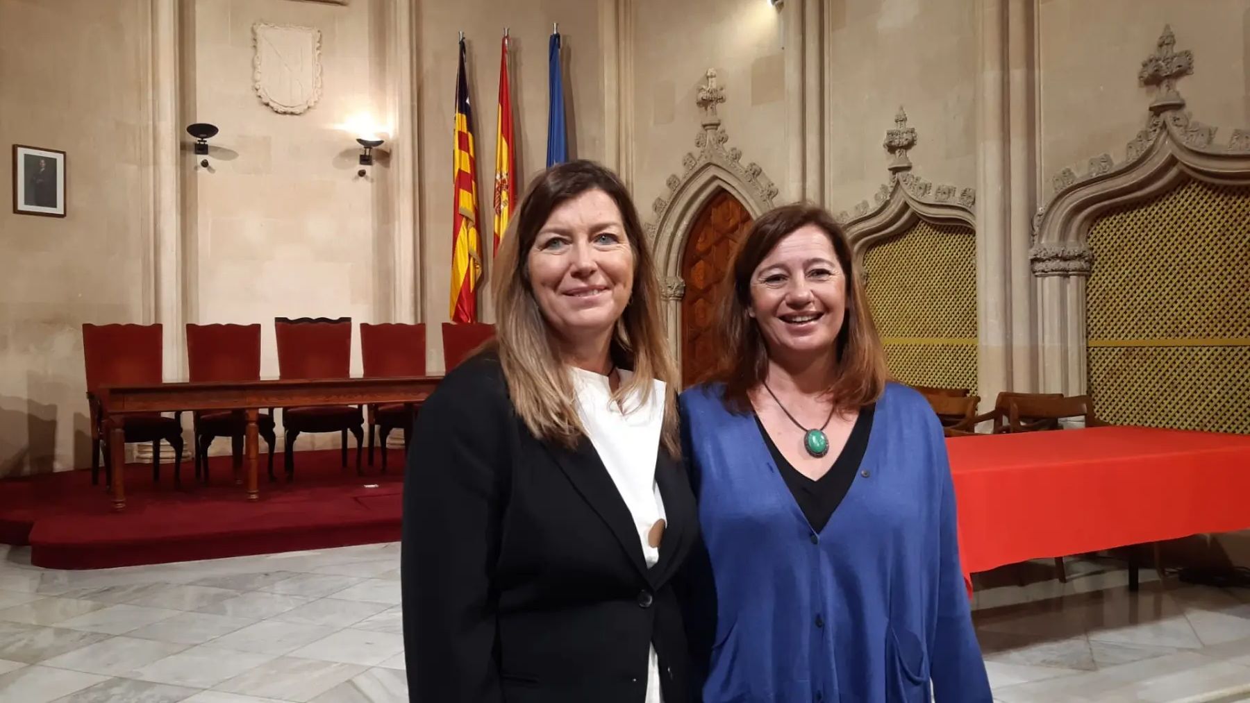 La ex consellera de Salud, Patricia Gómez, junto a Francina Armengol.