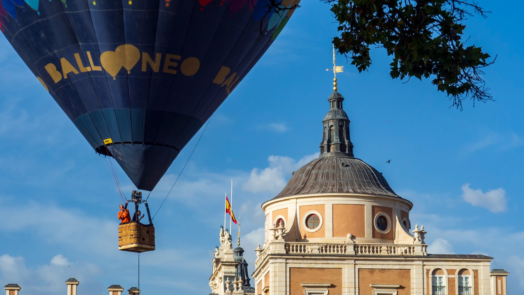 Ver y disfrutar de Aranjuez en globo aeroestático. © Istock