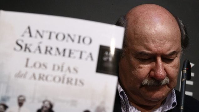 Muere Antonio Skármeta, Autor De 'El Cartero De Neruda', A Los 83 Años