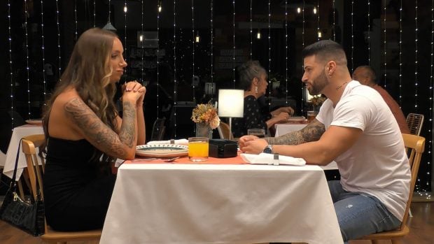 Azahara y Dani en First Dates. (Mediaset)