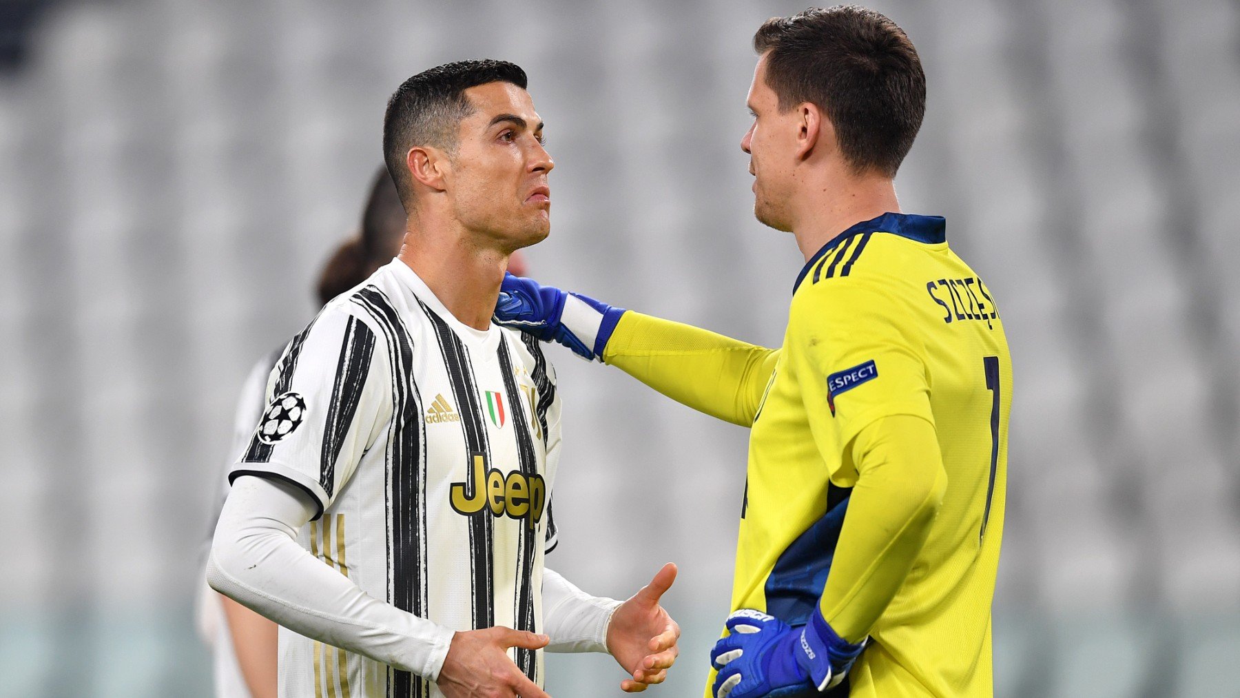 Cristiano Ronaldo y Wojciech Szczesny, durante un partido con la Juventus. (Getty)