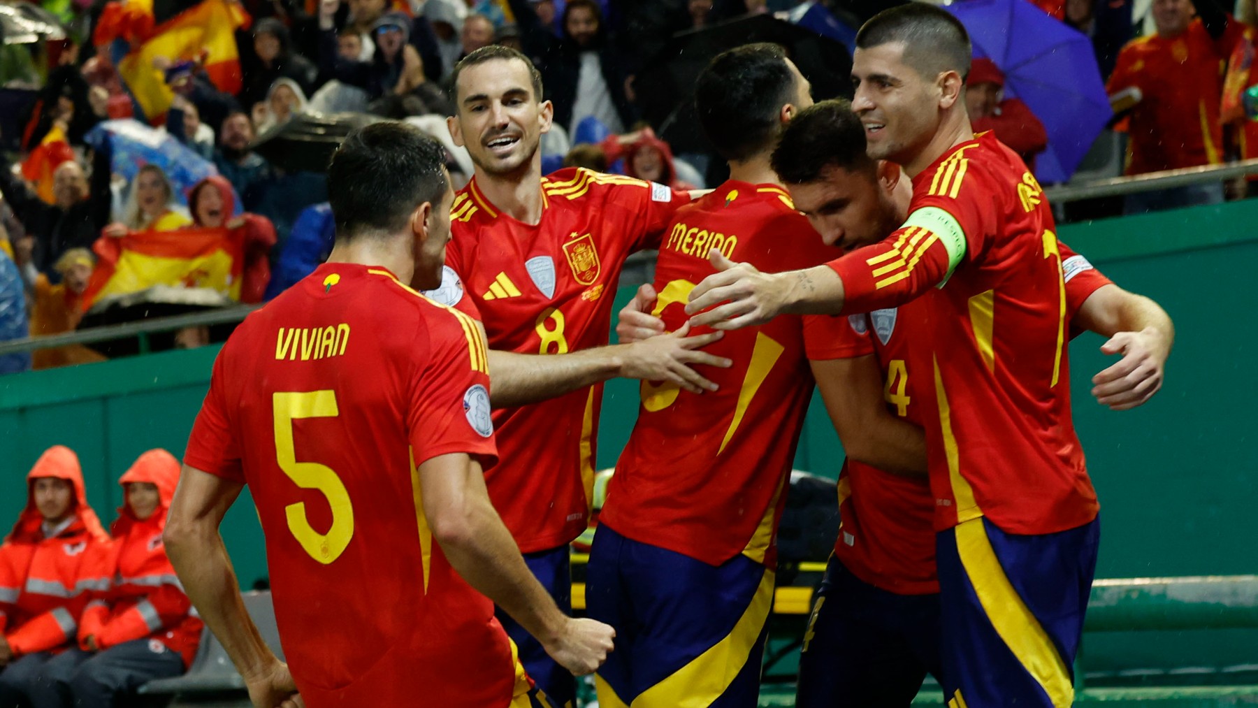 España celebra un gol contra Serbia. (EFE)