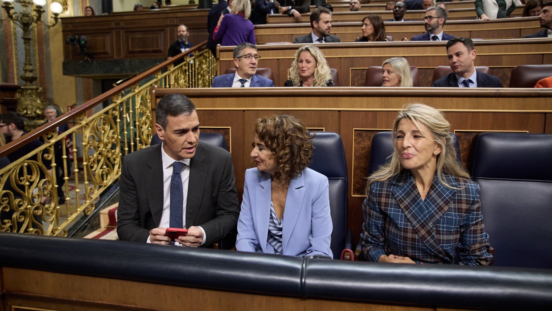 Pedro Sánchez y sus vicepresidentas en el Congreso. (Foto: EP)