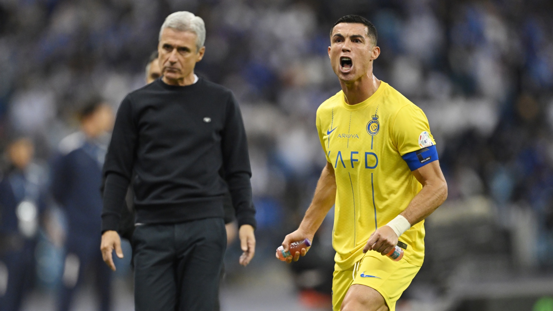 Luis Castro y Cristiano Ronaldo durante un partido del Al Nassr. (Getty)