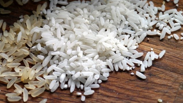 El truco más sencillo para que el arroz no se te pegue al hervirlo.