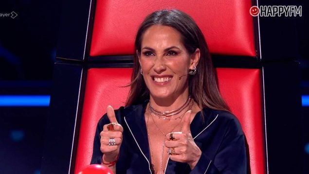 Malú sonríe a un participante durante las Audiciones a ciegas de La Voz (Atresmedia).