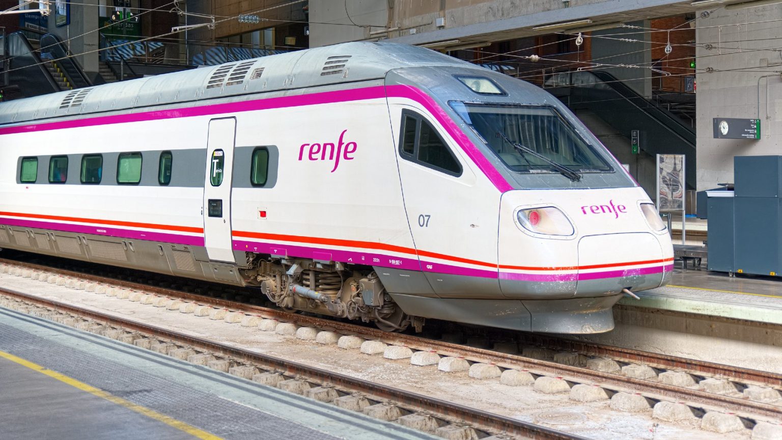 Los empleados de Renfe y Adif van a la huelga por el traspaso de Rodalies