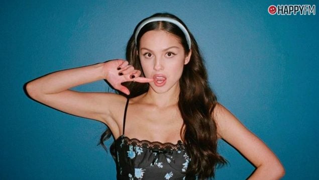 La cantante Olivia Rodrigo preocupa a todos con su inesperada caída.