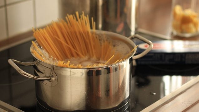 El truco viral de Dabiz Muñoz para preparar pasta en casa.