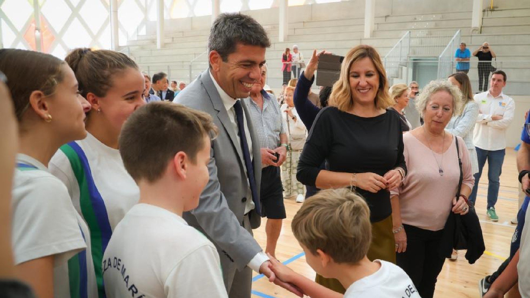 Carlos Mazón y María José Catalá, este jueves, en el Polideportivo Nou Moles, en Valencia.