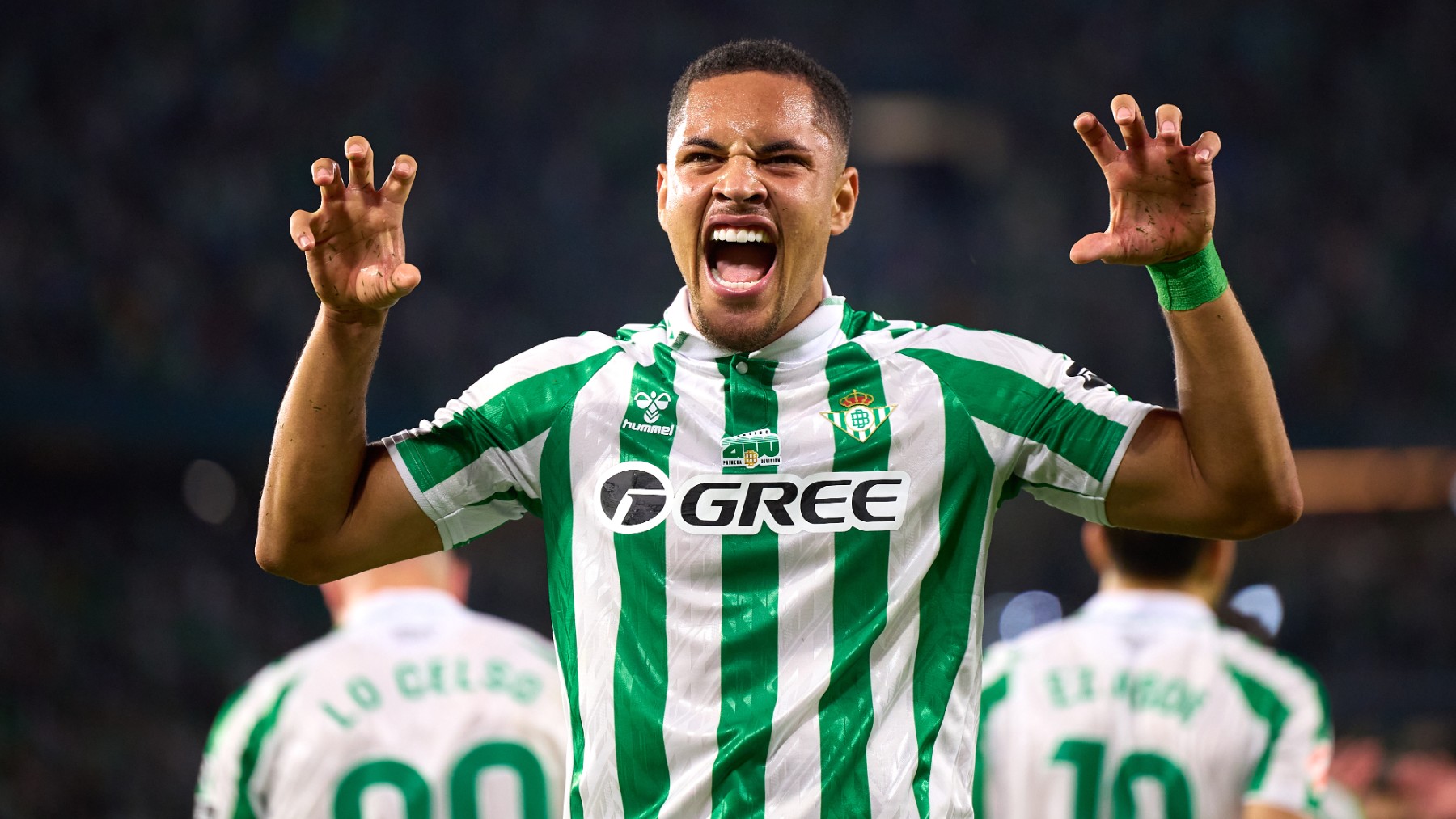 Vitor Roque celebra un gol con el Betis. (Getty)