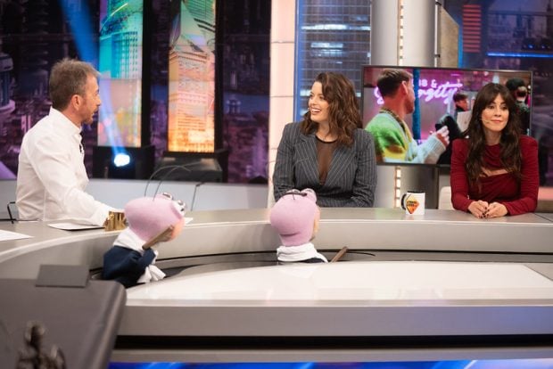 Adriana Torrebejano y Eva Ugarte en el plató de El Hormiguero (Atresmedia).