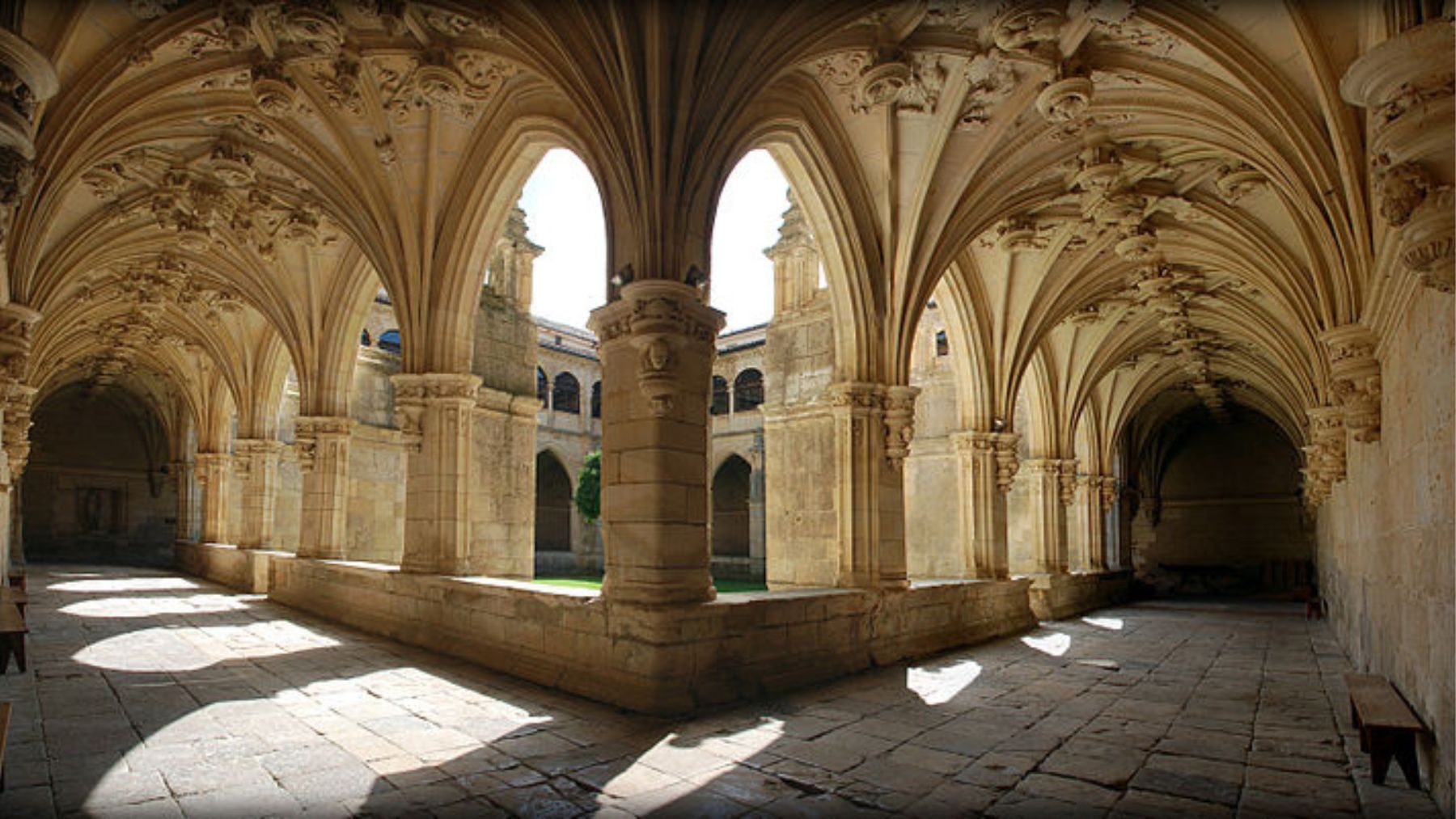 Claustro del Monasterio de San Zoilo en Carrión de los Condes. Foto: Fundación Jacobea