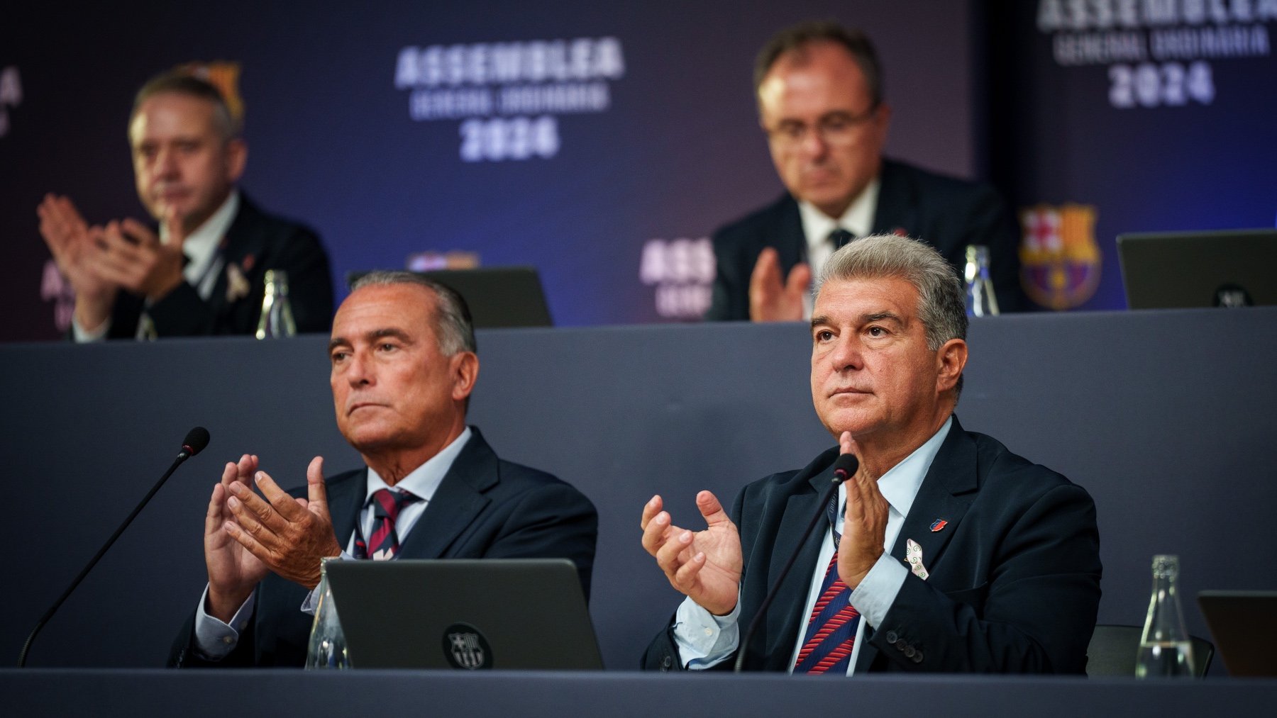 Rafa Yuste y Joan Laporta durante la Asemblea del Barcelona (@FCBarcelona_es)