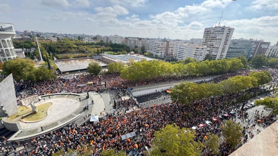 Decenas de miles de personas desbordan Madrid para exigir elecciones: ¡El Gobierno es una mafia!