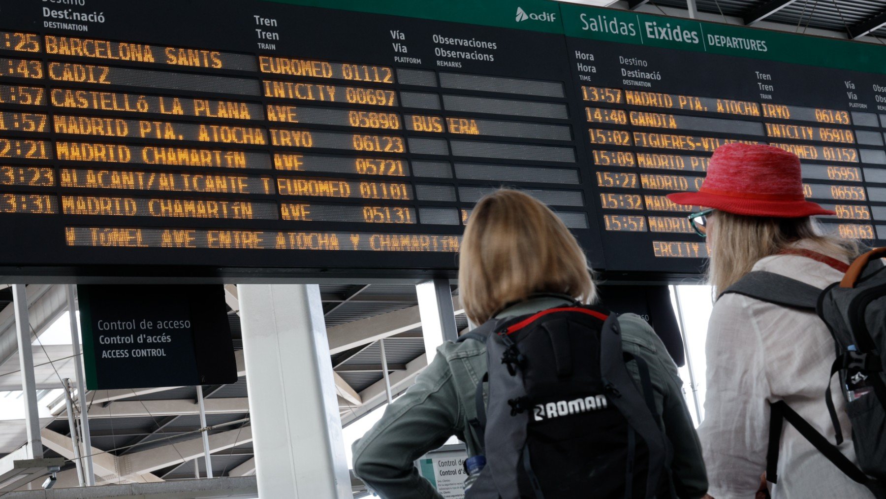 Renfe ha suprimido varios trenes que salen de la estación Joaquín Sorolla en Valencia este domingo. (Foto: Efe)