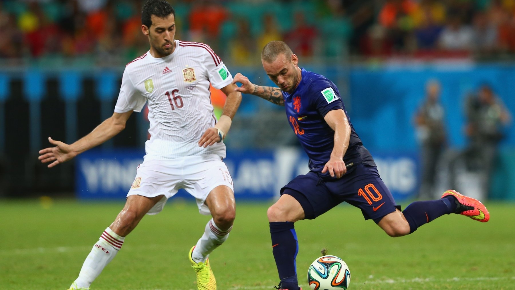 Sneijder y Busquets en el España-Holanda del Mundial de Brasil 2014. (Getty)