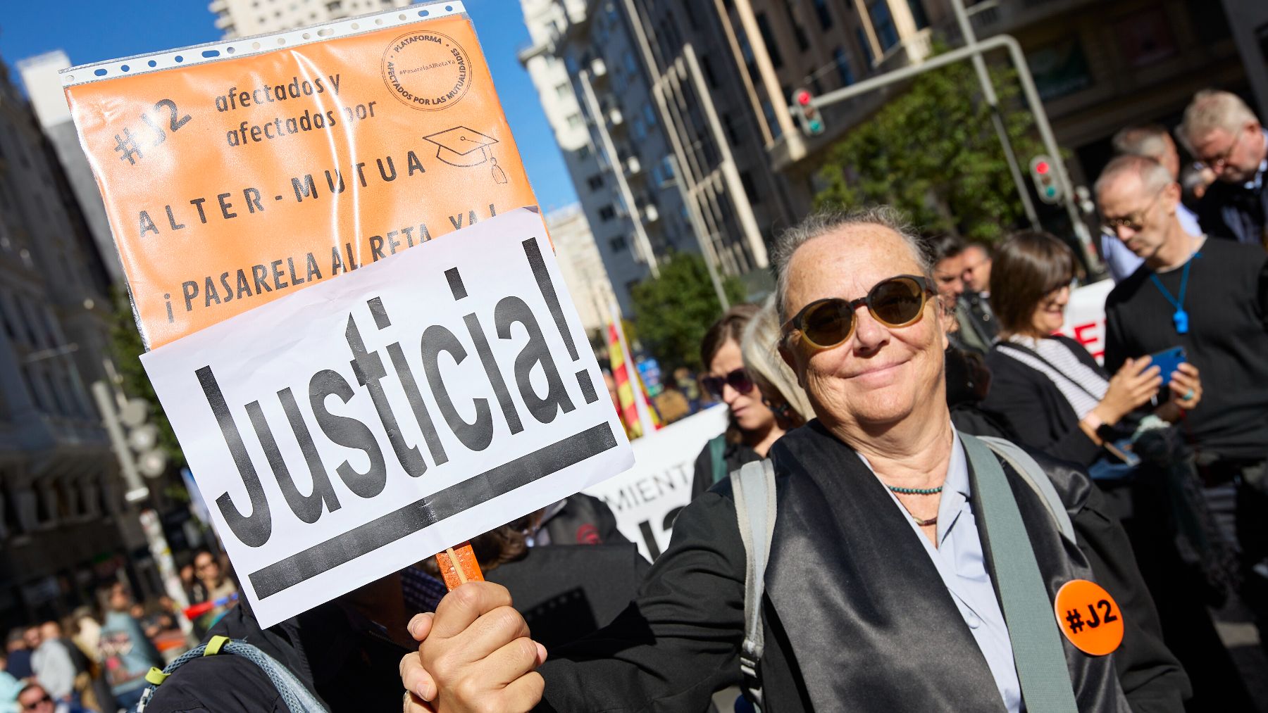 Una mujer durante una manifestación de abogados afectados por la mutualidad. (EP)